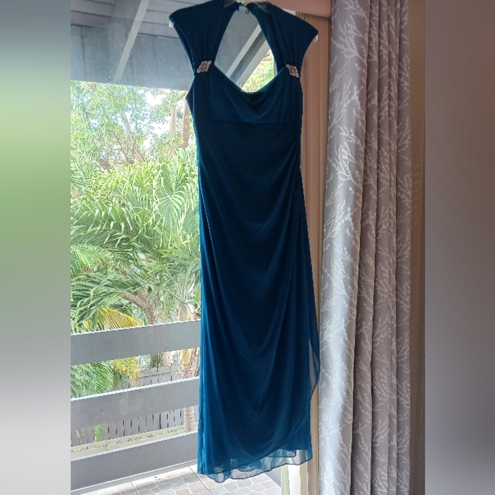 Xscape by Joanna Chen size 12 long dress